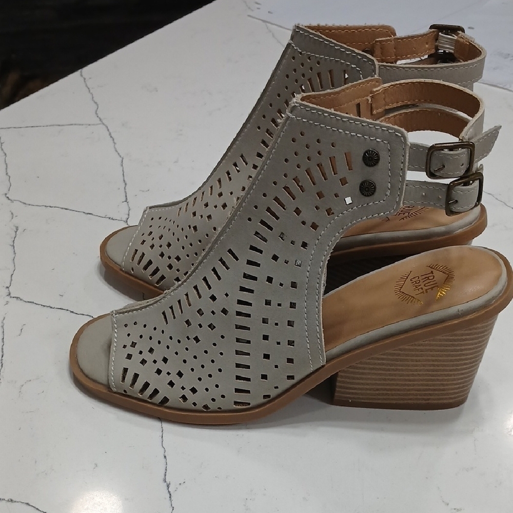 Women's Gray Perforated Heeled Sandals By True Craft, New Without Tags Or Box,